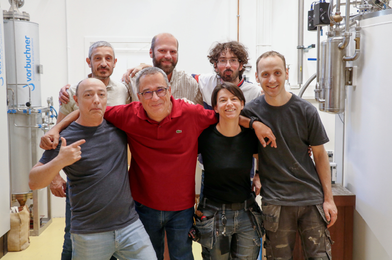 7 membres de l'&eacute;quipe du LPENS laur&eacute;ate du Cristal collectif.
