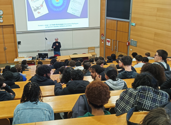 Intervention de Charles Antoine : « La découverte du monde quantique. Déjà un siècle et ce n'est qu'un début ! » devant une centaine d’élèves de Terminale du lycée de Moissy Cramayel (77).