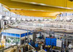 Vue de l'intérieur du Synchrotron Soleil avec les différentes lignes de lumière.