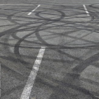 Trace de pneus sur une route