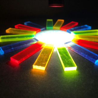 Concentrateurs luminescents en PMMA utilisés par Luxorderm